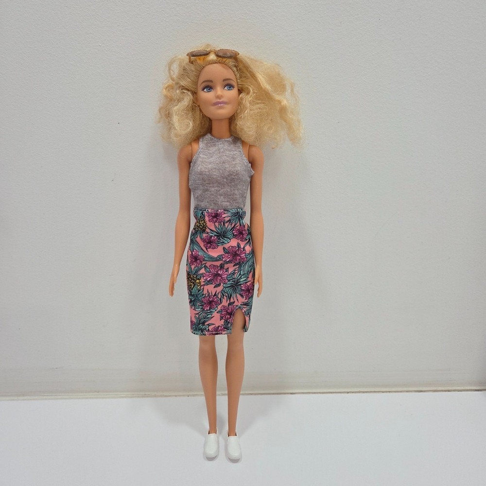 Barbie Fashionistas Doll #70 Blonde Curly Pineapple Skirt FJF35 Mattel 2017